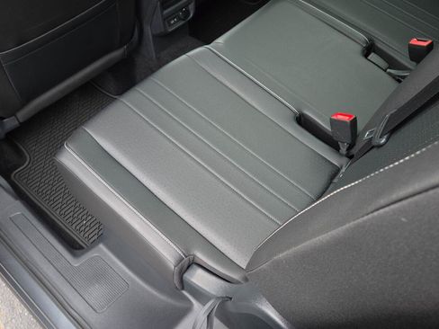 Certified 2023 Volkswagen Tiguan SE R-Line FWD image 47