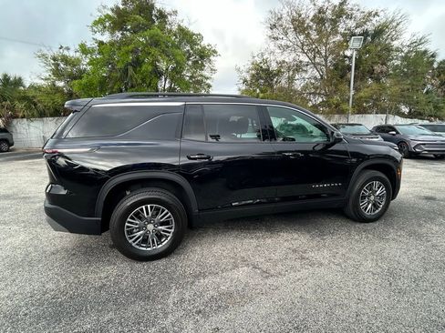 Used 2025 Chevrolet Traverse LT image 8