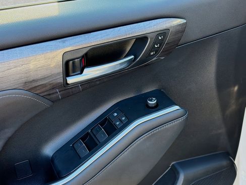 Used 2021 Toyota Highlander Limited image 23