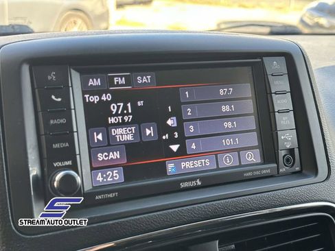 Used 2019 Dodge Grand Caravan SE w/ UConnect Hands-Free Group image 28