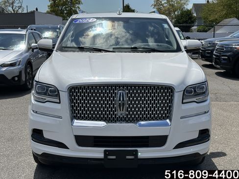 Used 2024 Lincoln Navigator Reserve AWD/4WD image 2