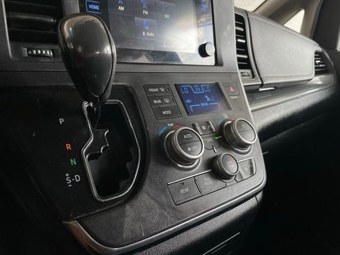 Used 2017 Toyota Sienna SE w/ Cargo Management Package image 42
