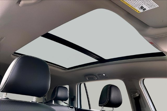 Used 2023 Volkswagen Atlas SE w/ Panoramic Sunroof Package FWD image 25