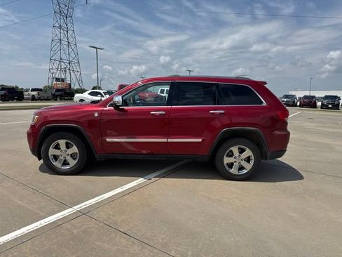 Used 2011 Jeep Grand Cherokee Overland AWD/4WD image 3