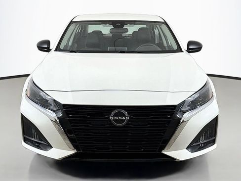 Used 2025 Nissan Altima 2.5 SV AWD/4WD image 9