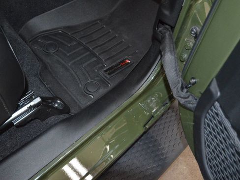 Used 2023 Jeep Wrangler Unlimited Sahara w/ Cold Weather Group image 8