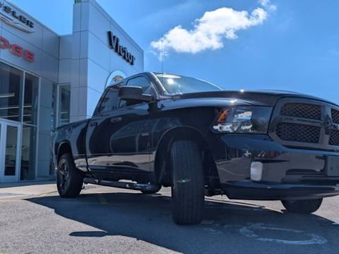 Used 2019 RAM 1500 Express w/ Express Value Package AWD/4WD image 3