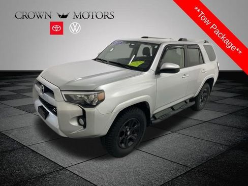 Used 2019 Toyota 4Runner SR5 AWD/4WD image 3