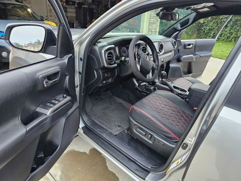 Used 2023 Toyota Tacoma TRD Off-Road image 9