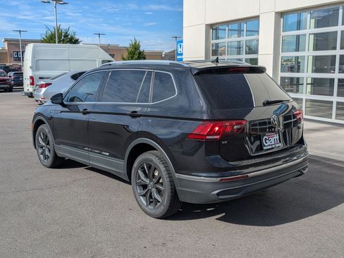 Used 2022 Volkswagen Tiguan SE AWD/4WD image 9