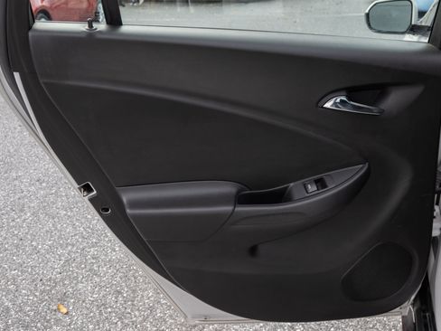 Used 2018 Chevrolet Volt Premier image 17