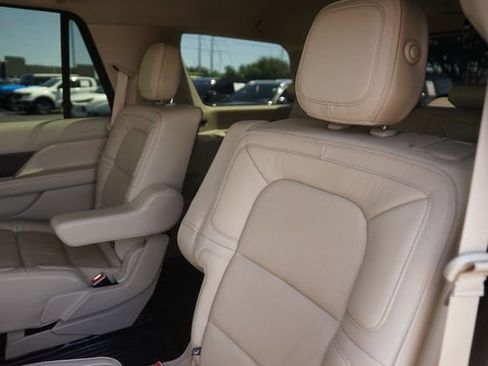 Used 2019 Lincoln Navigator Reserve AWD/4WD image 14