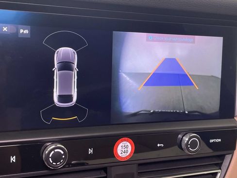 Certified 2023 Porsche Macan AWD/4WD image 31