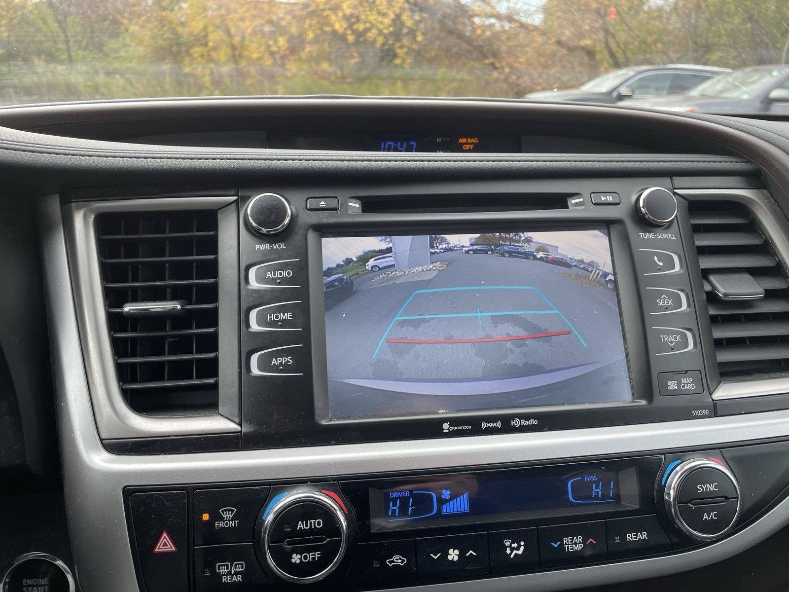 Used 2019 Toyota Highlander XLE AWD/4WD image 18