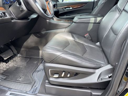 Used 2020 Cadillac Escalade 2WD image 33