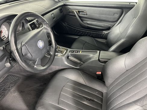Used 2004 Mercedes-Benz SLK 32 AMG image 5