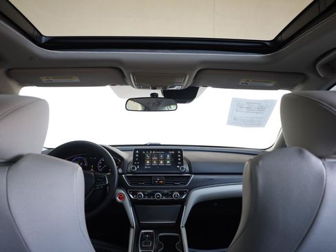 Used 2019 Honda Accord EX image 31