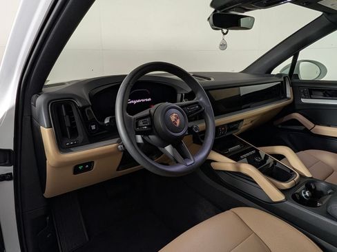 Certified 2026 Porsche Cayenne AWD/4WD image 4