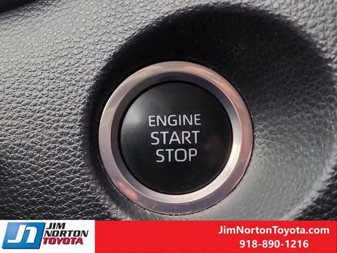 Used 2023 Toyota Corolla Cross XLE image 24