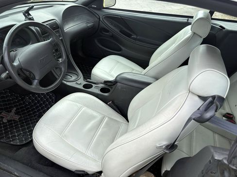 Used 2003 Ford Mustang Convertible RWD image 16
