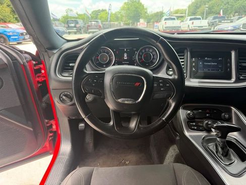Used 2015 Dodge Challenger SXT RWD image 24