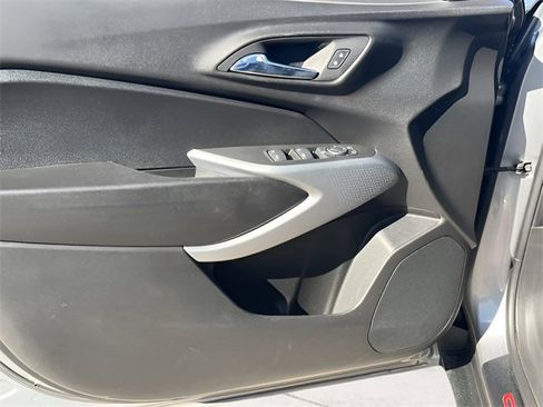Used 2025 Chevrolet Trax LS w/ LS Convenience Package image 11