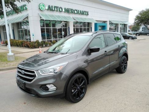 Used 2017 Ford Escape SE w/ SE Sport Appearance Package image 1