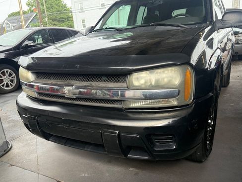 Used 2004 Chevrolet TrailBlazer LS w/ LS Preferred Equipment Group RWD image 2