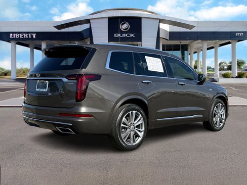 Used 2020 Cadillac XT6 Premium Luxury image 3