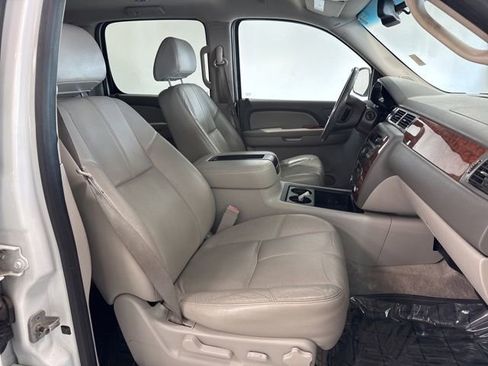 Used 2008 Chevrolet Suburban LT w/ LT Preferred Equipment Group AWD/4WD image 22