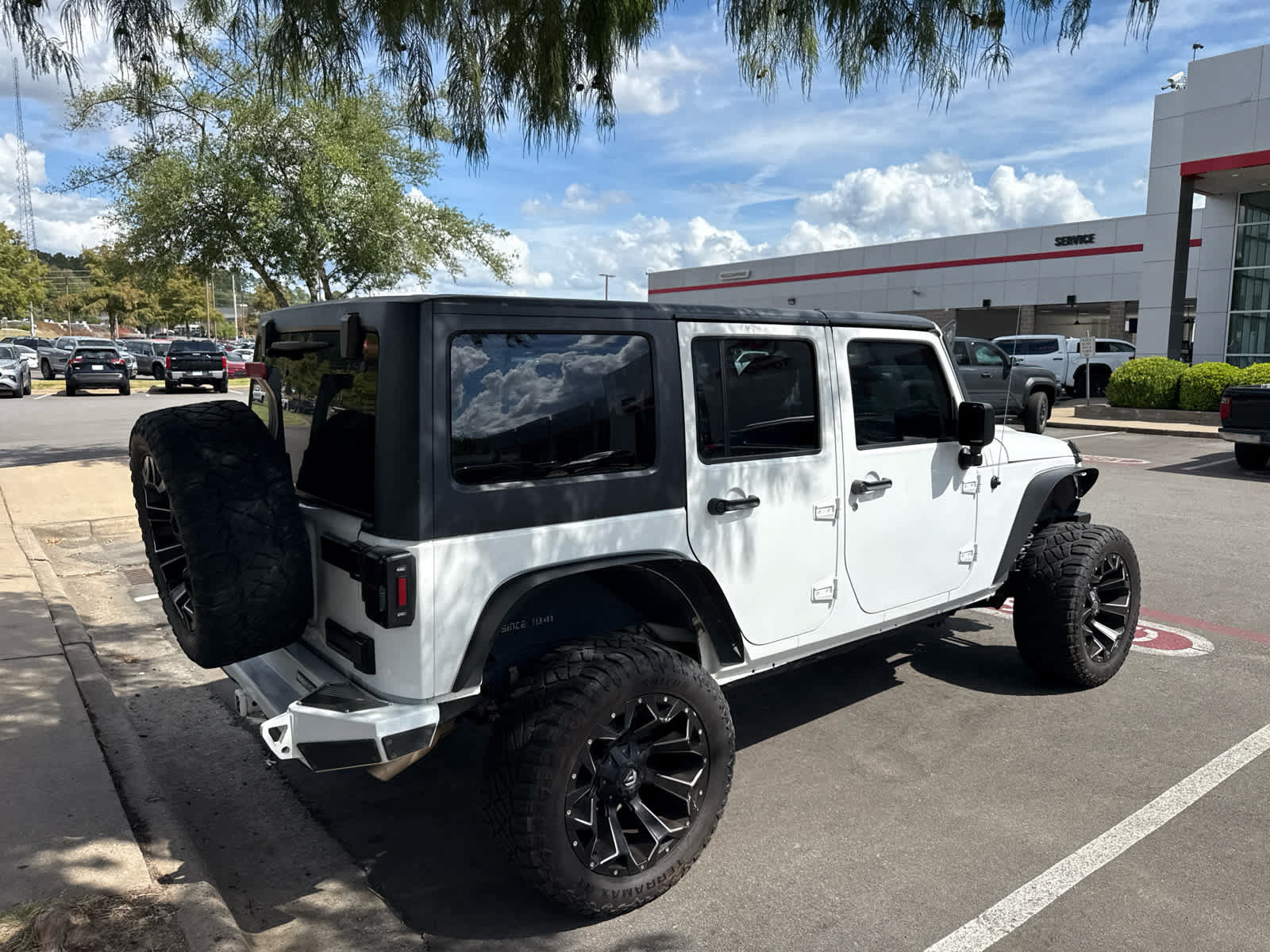 Used 2016 Jeep Wrangler Unlimited Sport w/ Connectivity Group AWD/4WD image 3