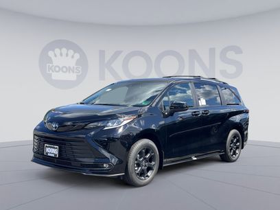 New 2025 Toyota Sienna XLE Woodland Edition