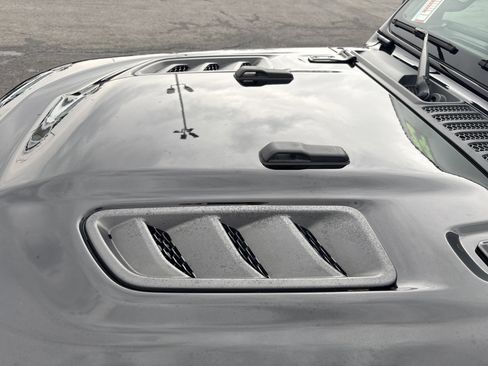 Used 2024 Jeep Gladiator Rubicon w/ Technology Group image 16