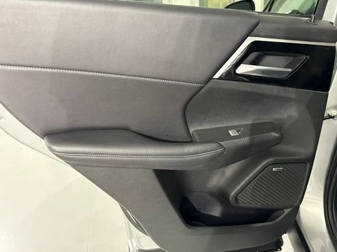 Used 2025 Mitsubishi Outlander SE AWD/4WD image 18