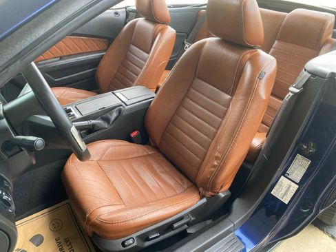 Used 2010 Ford Mustang Convertible RWD image 21