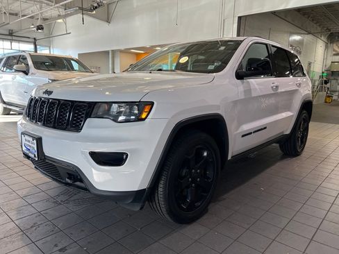 Used 2018 Jeep Grand Cherokee Laredo image 5
