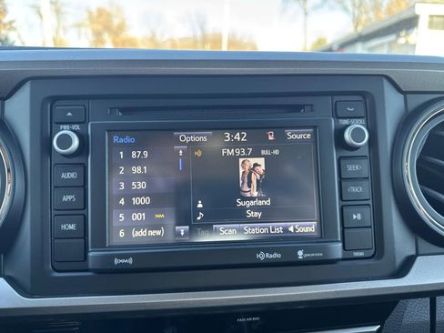 Used 2018 Toyota Tacoma SR5 image 12