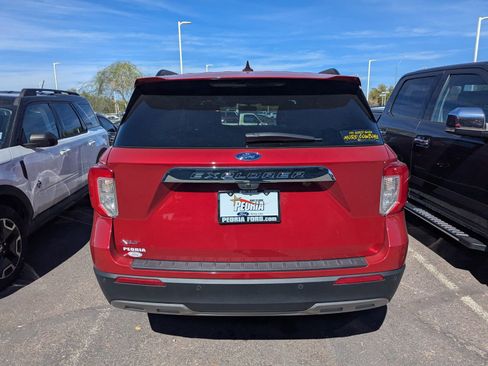 Used 2022 Ford Explorer XLT w/ Equipment Group 202A image 3