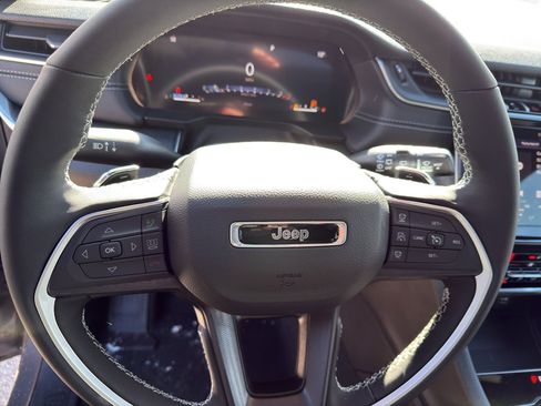 New 2025 Jeep Grand Cherokee Altitude AWD/4WD image 14