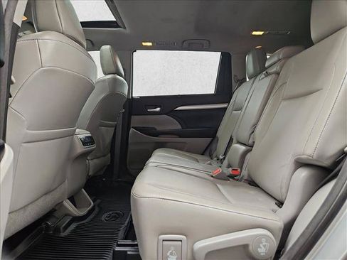 Used 2017 Toyota Highlander XLE AWD/4WD image 20