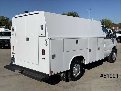 Used 2022 Ford E-350 and Econoline 350 Super Duty w/ Power Windows & Locks Group image 2