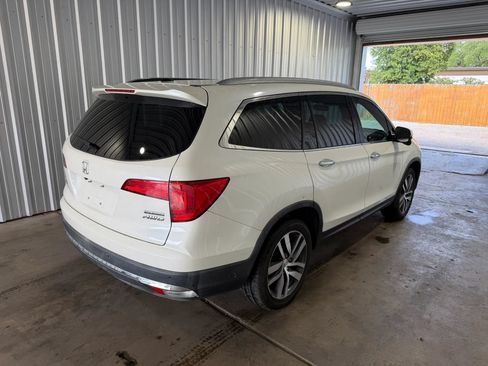 Used 2017 Honda Pilot Touring image 2