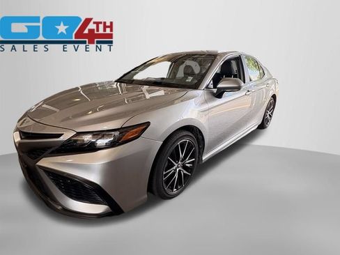 Used 2024 Toyota Camry SE FWD image 1