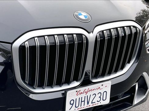 Used 2025 BMW X7 xDrive40i w/ Premium Package image 32