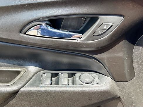 Used 2019 Chevrolet Equinox LT FWD image 17