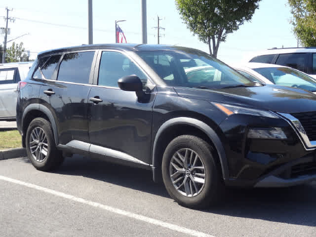 Used 2023 Nissan Rogue S AWD/4WD image 2
