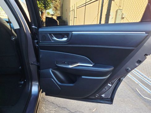 Used 2019 Honda Clarity Plug-In Hybrid image 32