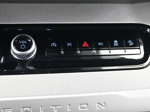 Used 2025 Ford Expedition Active AWD/4WD image 21