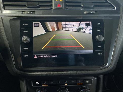 Used 2019 Volkswagen Tiguan SE w/ Panoramic Sunroof Package image 11