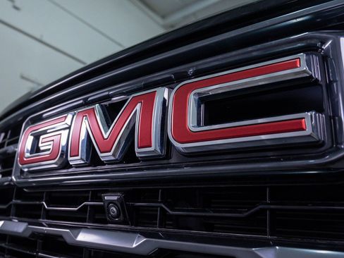 Used 2025 GMC Yukon AT4 w/ AT4 Premium Package AWD/4WD image 5